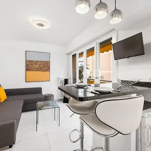 https://la-residence-du-casino-plein-centre-acces-mer.fr-provencehotel.com